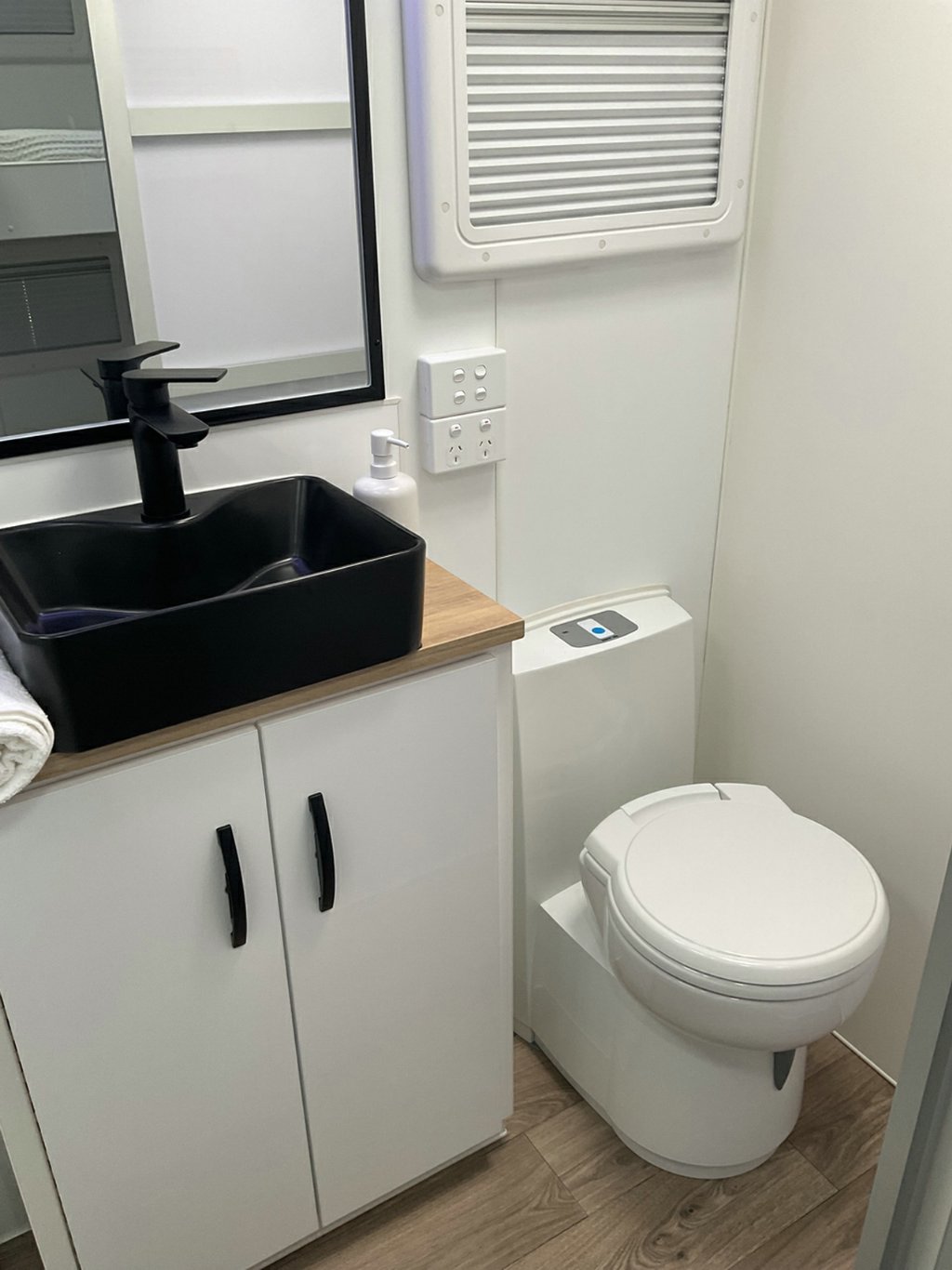 NEW 2026 LEADER CARAVANS GOLD LE CARAVAN 2 AXLE
