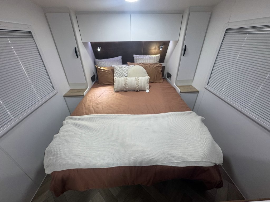 NEW 2026 SUPREME CLASSIC TOURER CARAVAN 2 AXLE