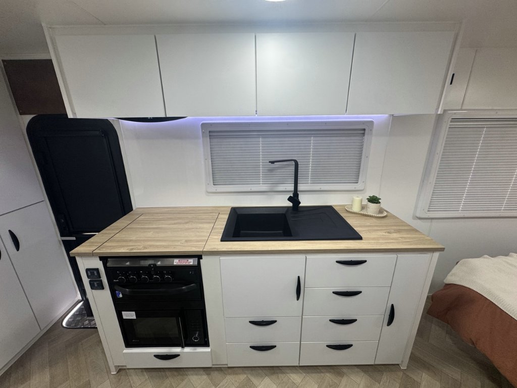 NEW 2026 SUPREME CLASSIC TOURER CARAVAN 2 AXLE