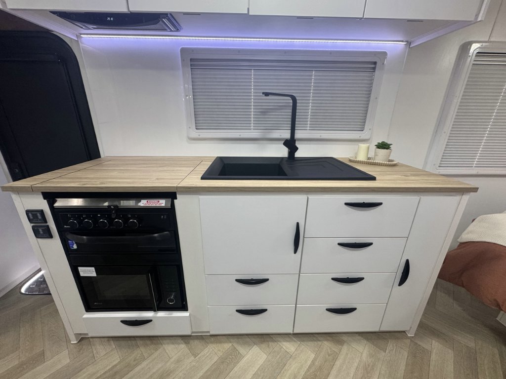 NEW 2026 SUPREME CLASSIC TOURER CARAVAN 2 AXLE