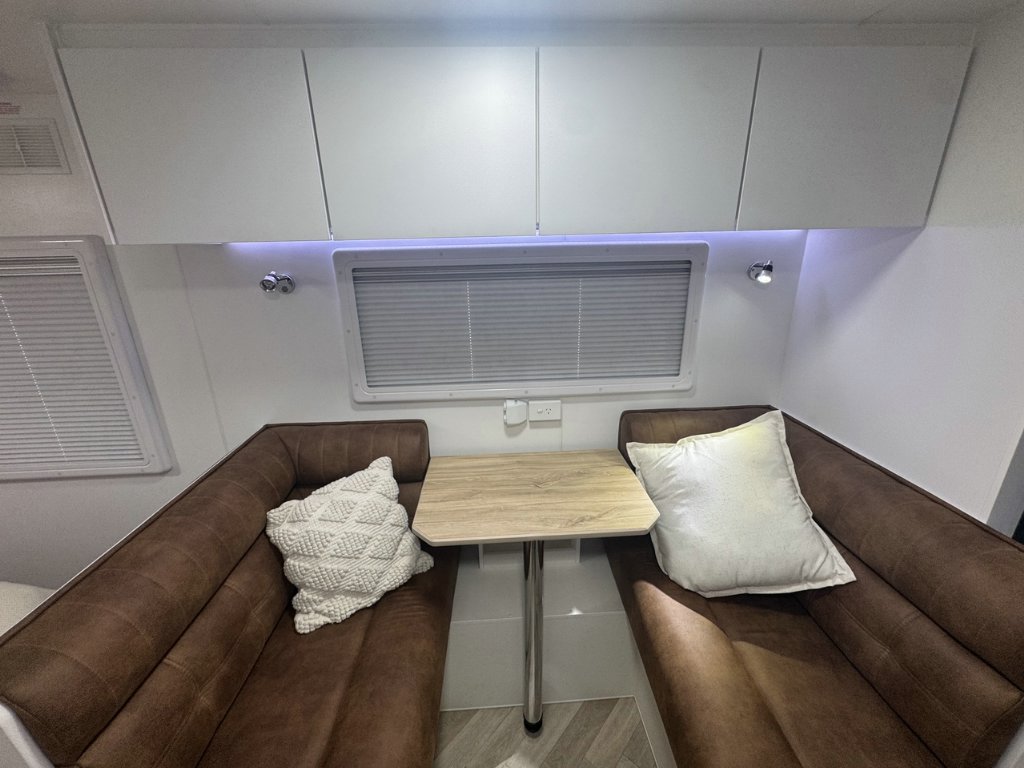 NEW 2026 SUPREME CLASSIC TOURER CARAVAN 2 AXLE