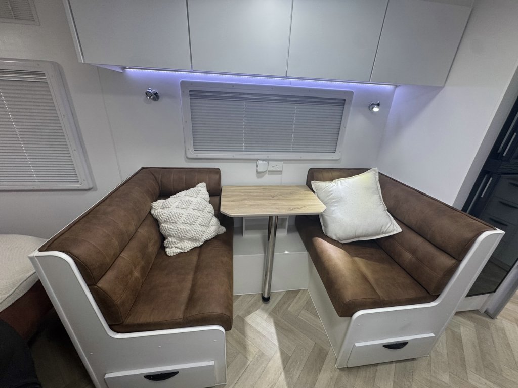 NEW 2026 SUPREME CLASSIC TOURER CARAVAN 2 AXLE