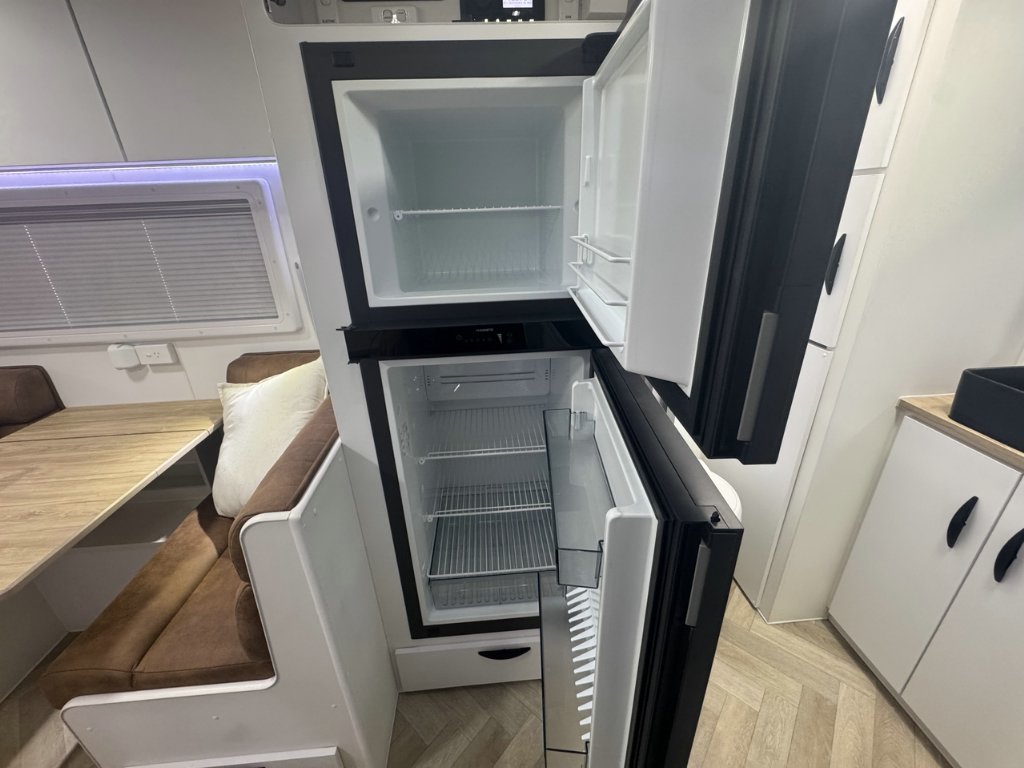 NEW 2026 SUPREME CLASSIC TOURER CARAVAN 2 AXLE