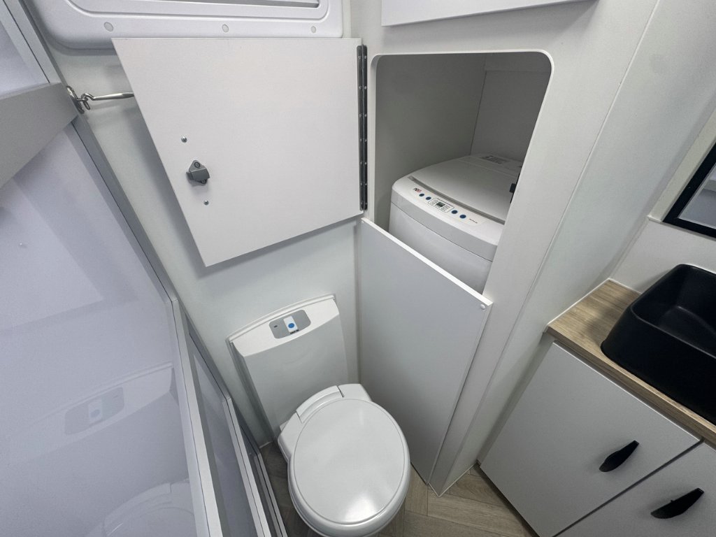 NEW 2026 SUPREME CLASSIC TOURER CARAVAN 2 AXLE