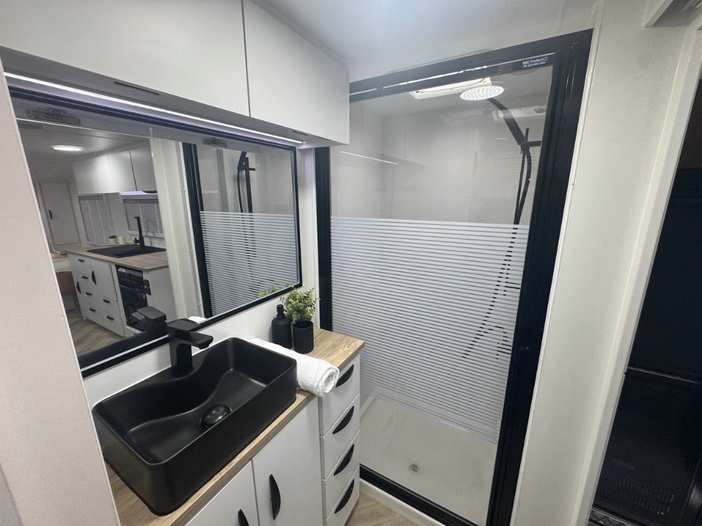 NEW 2026 SUPREME CLASSIC TOURER CARAVAN 2 AXLE