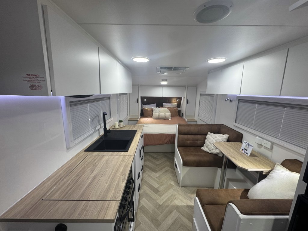 NEW 2026 SUPREME CLASSIC TOURER CARAVAN 2 AXLE
