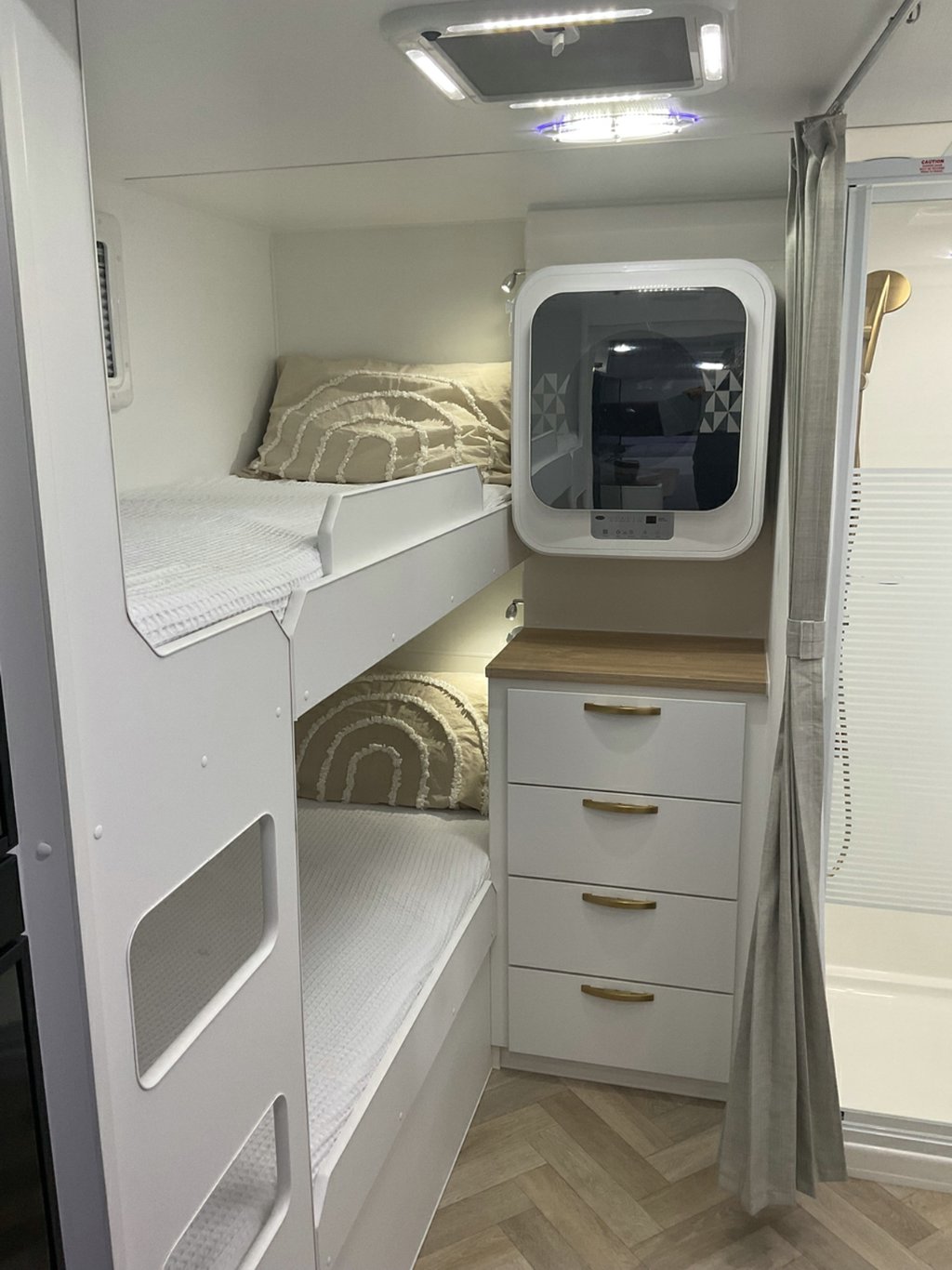 NEW 2026 LEADER CARAVANS GOLD LE DIRT ROADER CARAVAN 2 AXLE