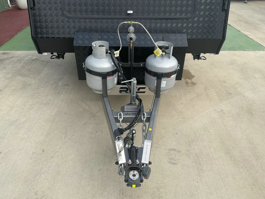 NEW 2026 LEADER CARAVANS GOLD LE DIRT ROADER CARAVAN 2 AXLE