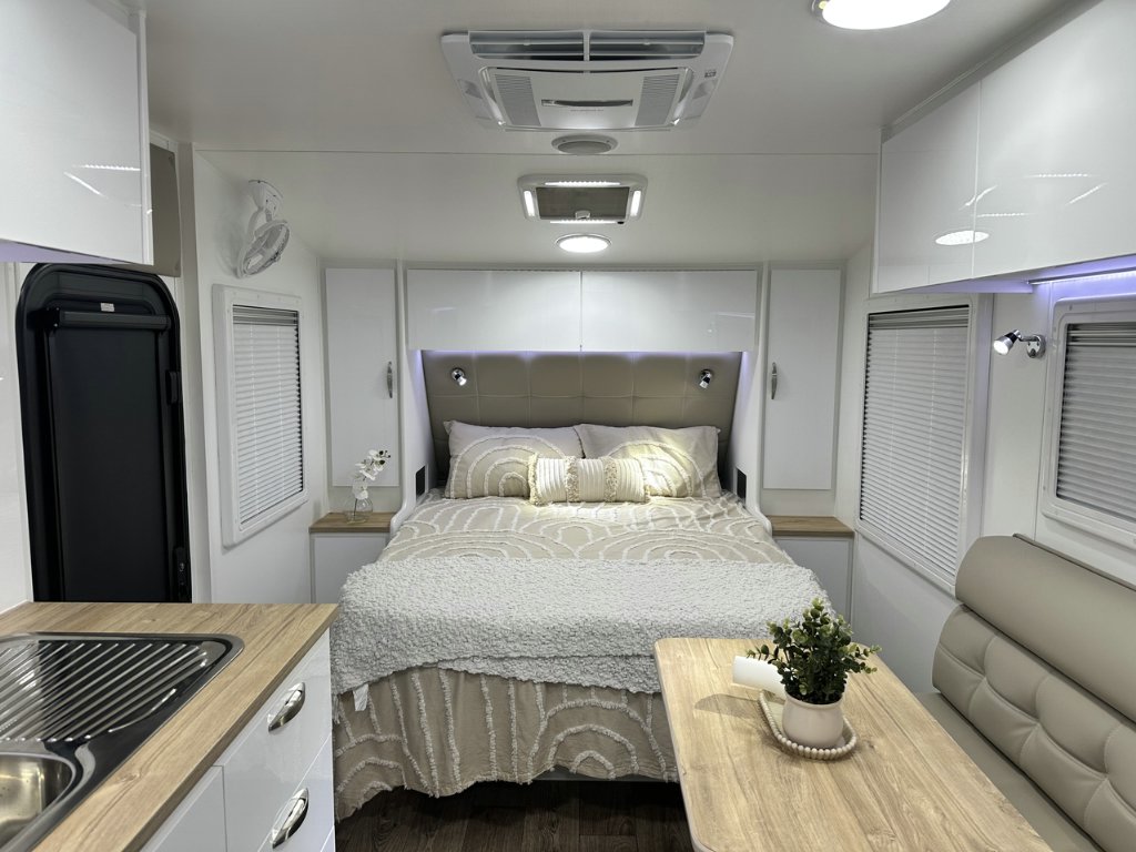 NEW 2026 SUPREME CLASSIC TOURER CARAVAN 1 AXLE