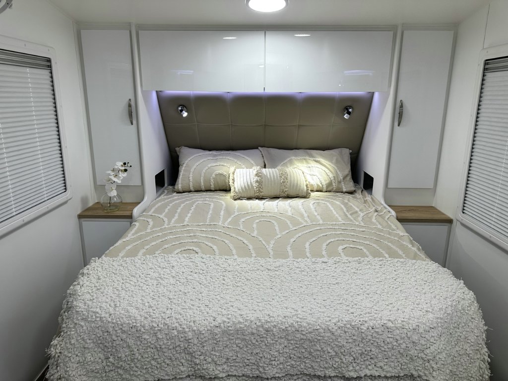 NEW 2026 SUPREME CLASSIC TOURER CARAVAN 1 AXLE