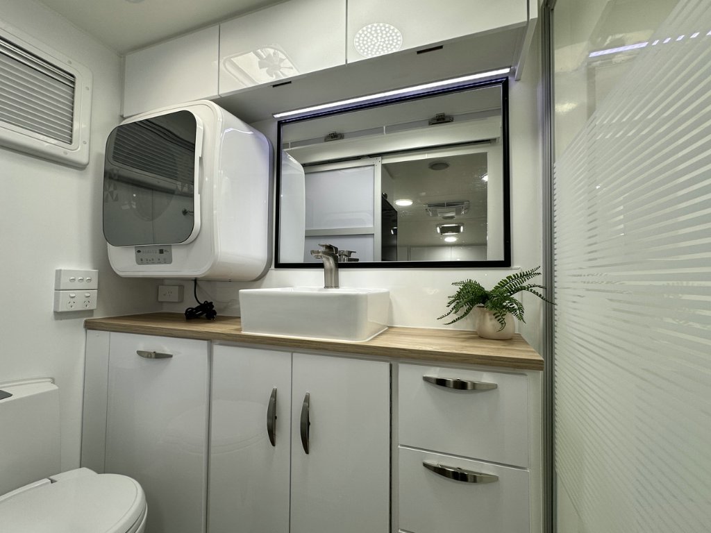 NEW 2026 SUPREME CLASSIC TOURER CARAVAN 1 AXLE