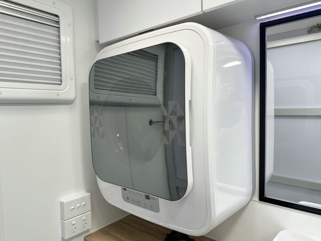 NEW 2026 SUPREME CLASSIC TOURER CARAVAN 1 AXLE