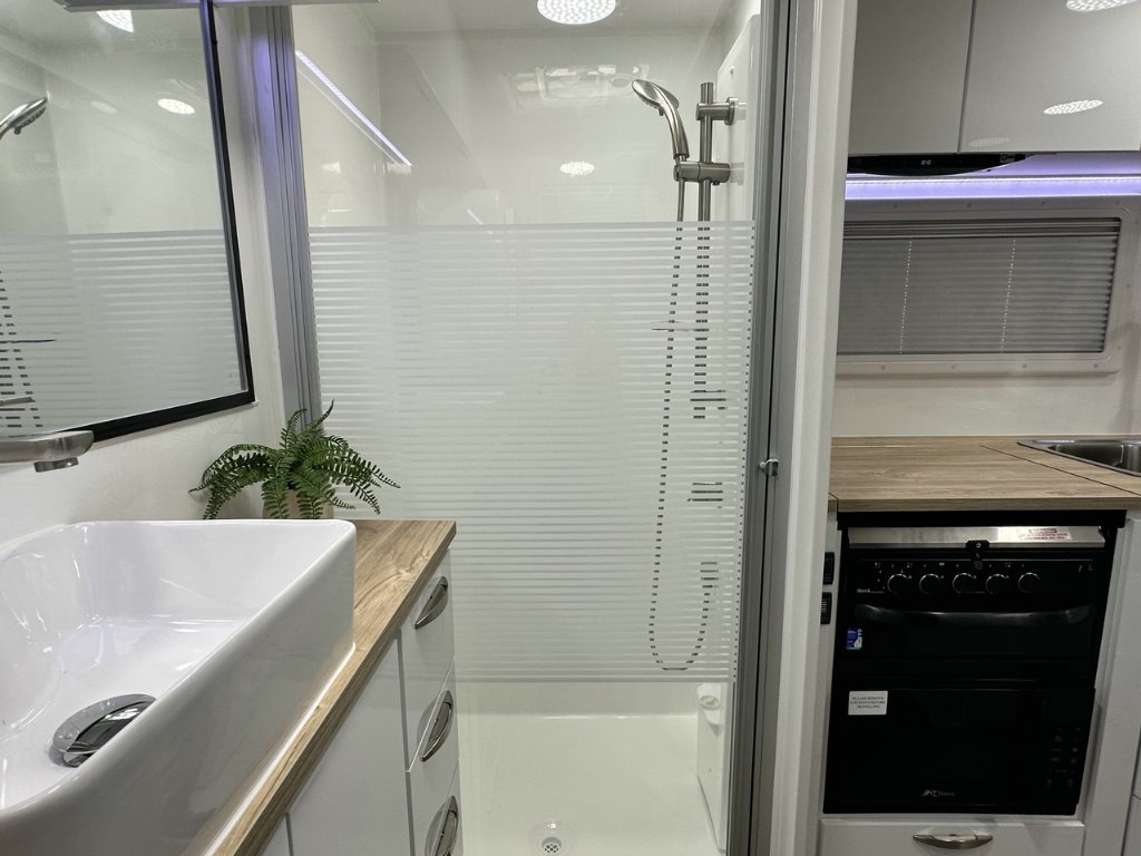 NEW 2026 SUPREME CLASSIC TOURER CARAVAN 1 AXLE