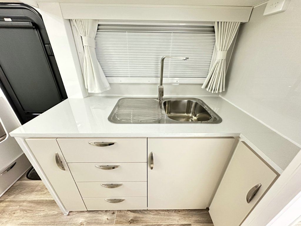 NEW 2026 SUPREME EXECUTIVE CARAVAN 2 AXLE