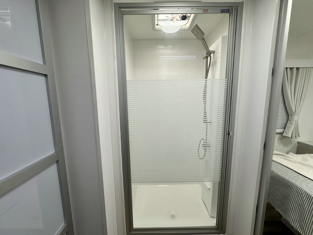 NEW 2026 SUPREME EXECUTIVE CARAVAN 2 AXLE