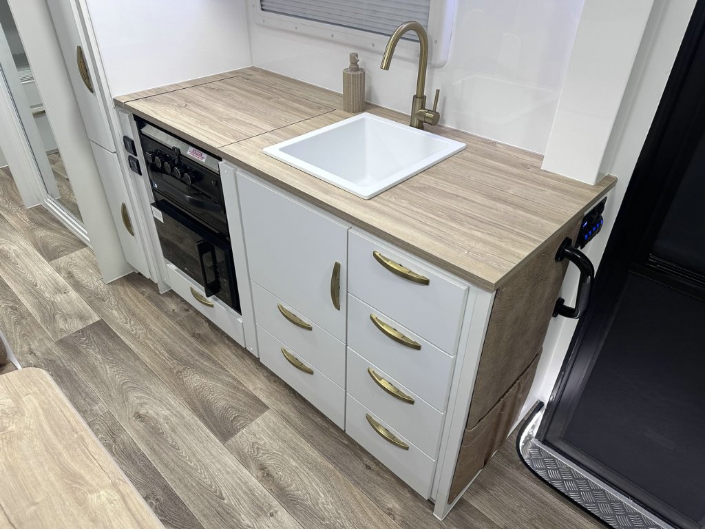 NEW 2026 LEADER CARAVANS GOLD LE CARAVAN 2 AXLE