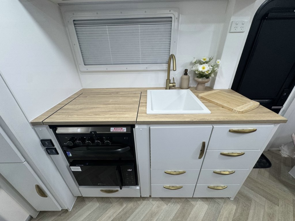 NEW 2026 LEADER CARAVANS GOLD LE CARAVAN 2 AXLE
