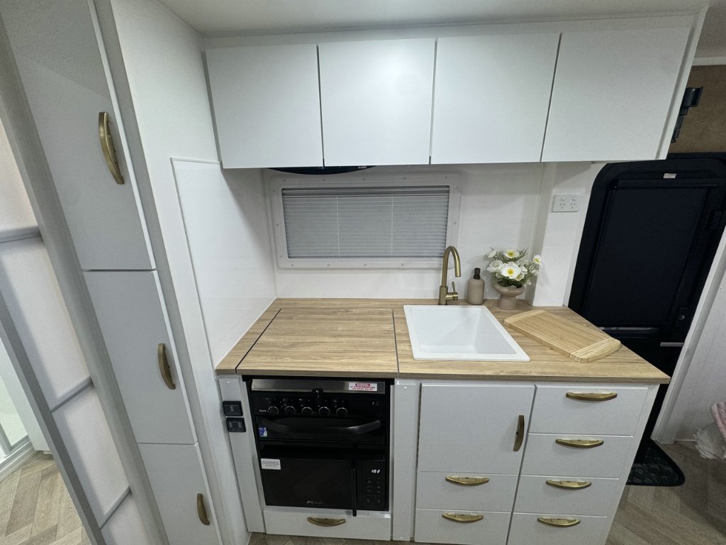 NEW 2026 LEADER CARAVANS GOLD LE CARAVAN 2 AXLE