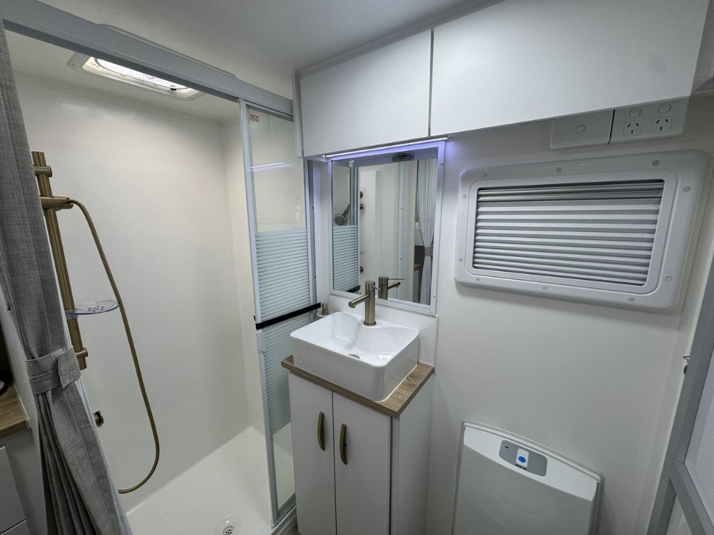 NEW 2026 LEADER CARAVANS GOLD LE CARAVAN 2 AXLE