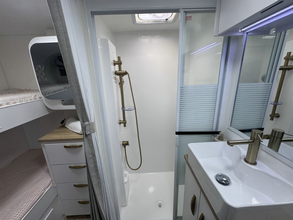 NEW 2026 LEADER CARAVANS GOLD LE CARAVAN 2 AXLE