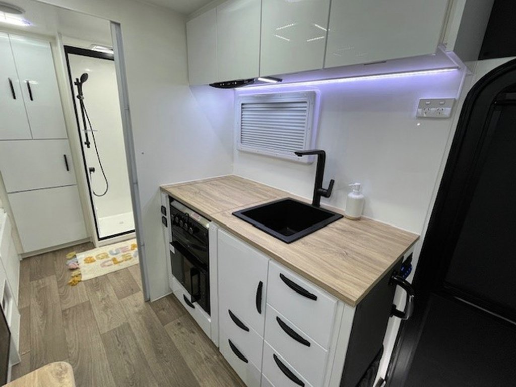 NEW 2026 LEADER CARAVANS GOLD LE CARAVAN 1 AXLE