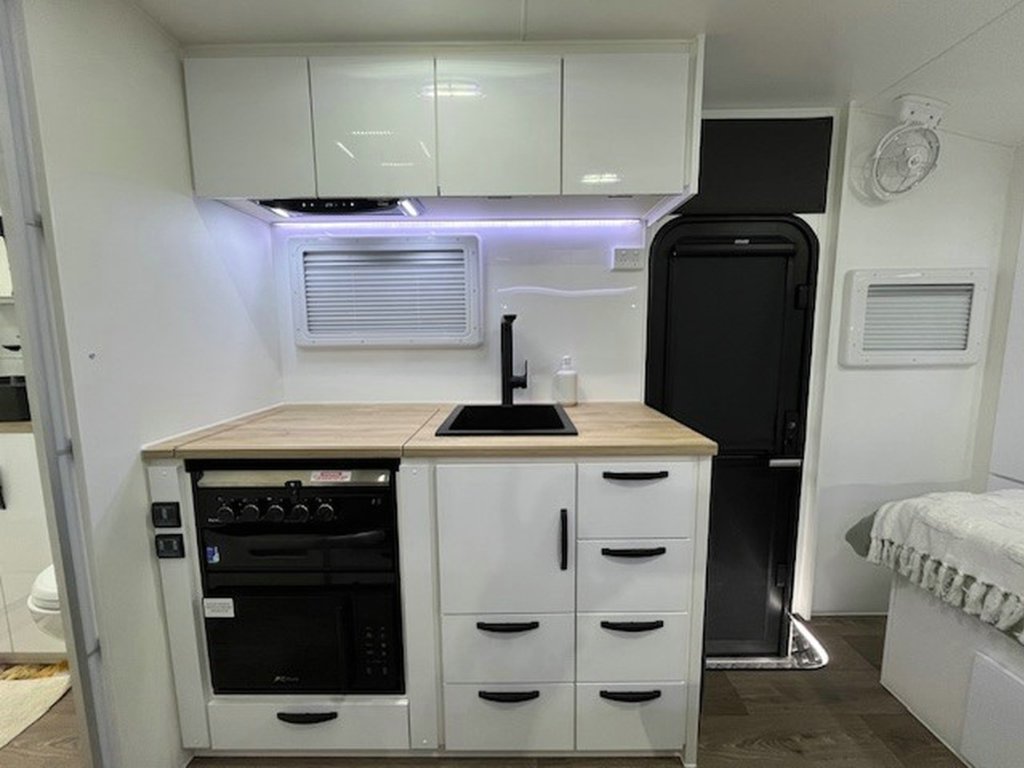 NEW 2026 LEADER CARAVANS GOLD LE CARAVAN 1 AXLE