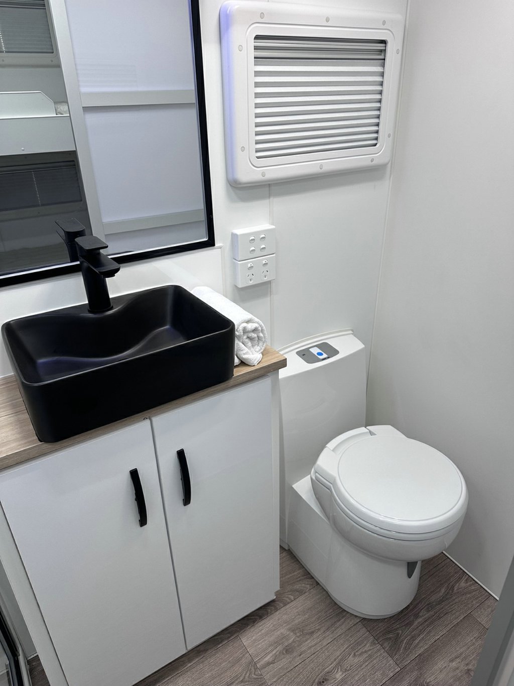 NEW 2026 LEADER CARAVANS GOLD LE CARAVAN 2 AXLE