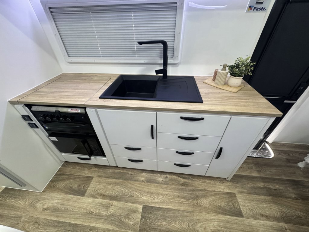 NEW 2026 LEADER CARAVANS GOLD LE CARAVAN 2 AXLE