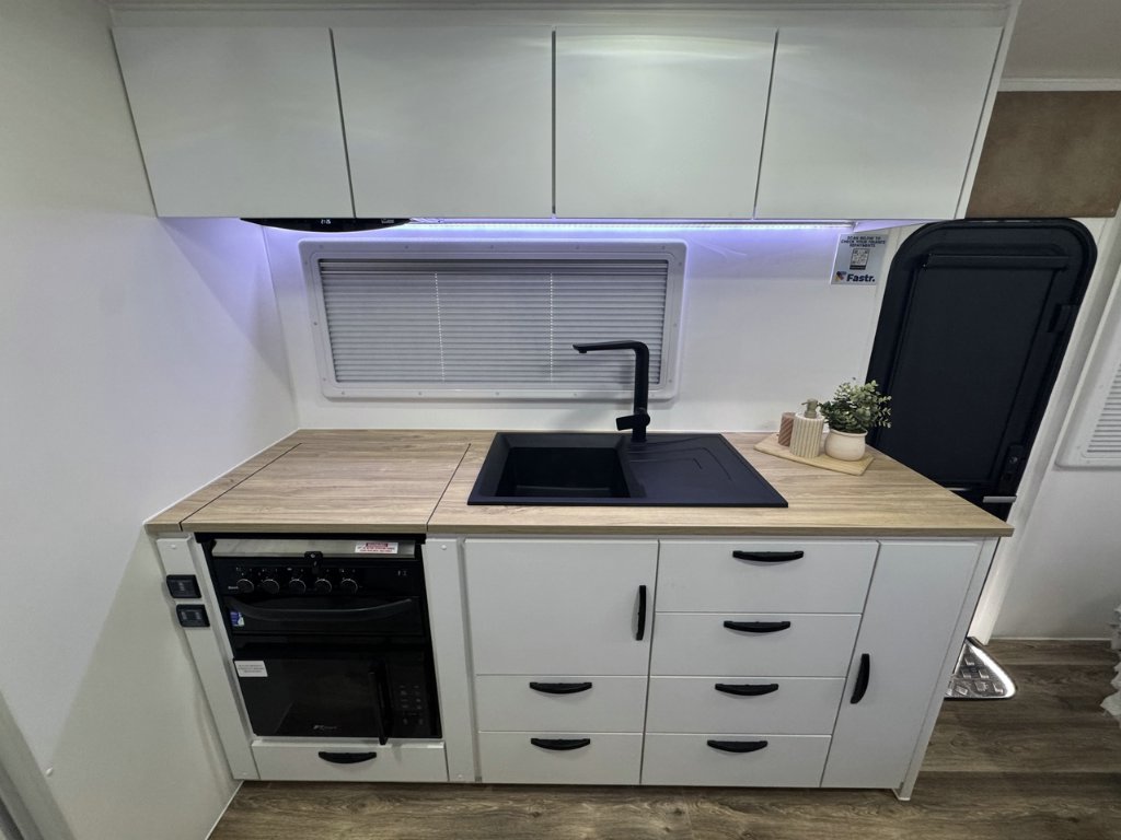 NEW 2026 LEADER CARAVANS GOLD LE CARAVAN 2 AXLE