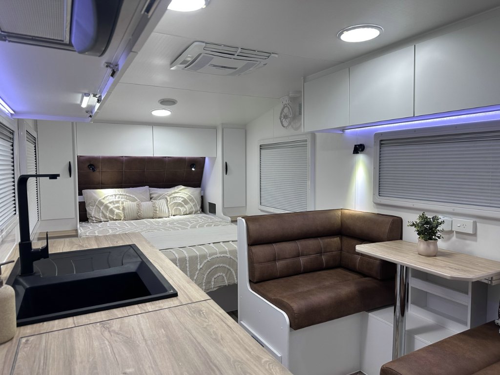 NEW 2026 SUPREME CLASSIC TOURER CARAVAN 2 AXLE