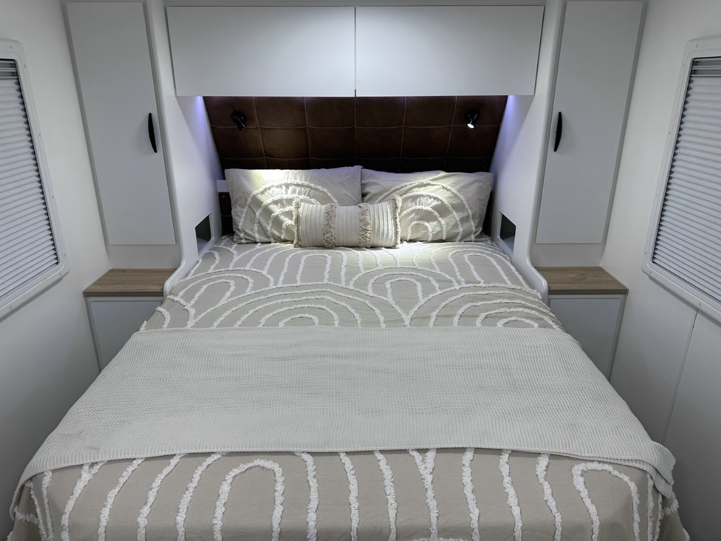 NEW 2026 SUPREME CLASSIC TOURER CARAVAN 2 AXLE