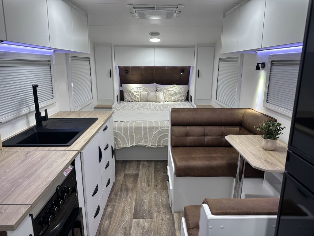 NEW 2026 SUPREME CLASSIC TOURER CARAVAN 2 AXLE