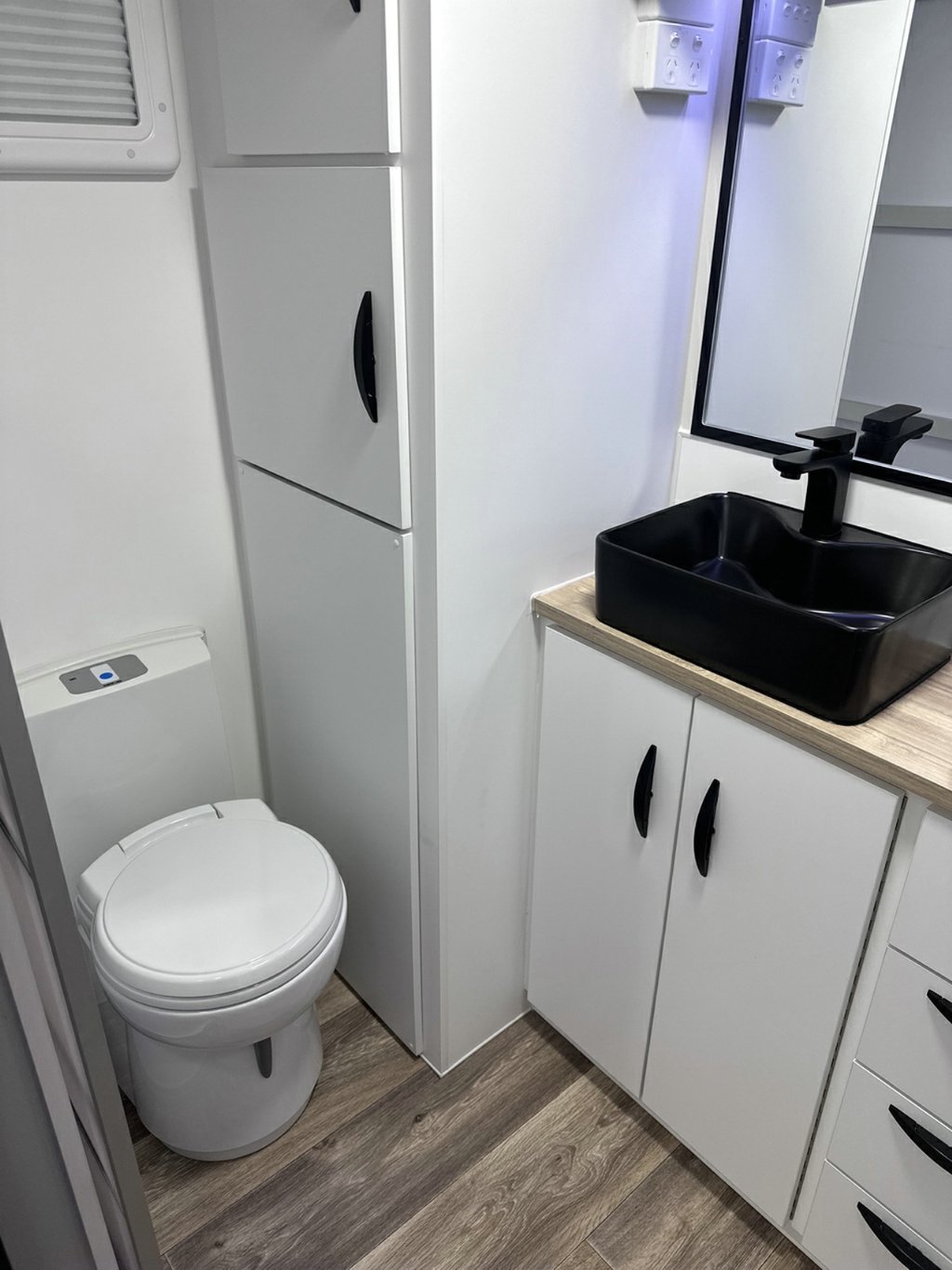 NEW 2026 SUPREME CLASSIC TOURER CARAVAN 2 AXLE