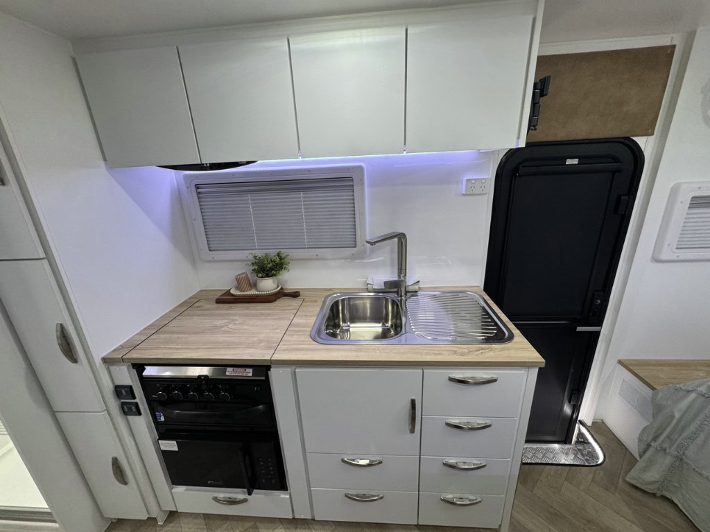 NEW 2026 LEADER CARAVANS GOLD LE CARAVAN 2 AXLE