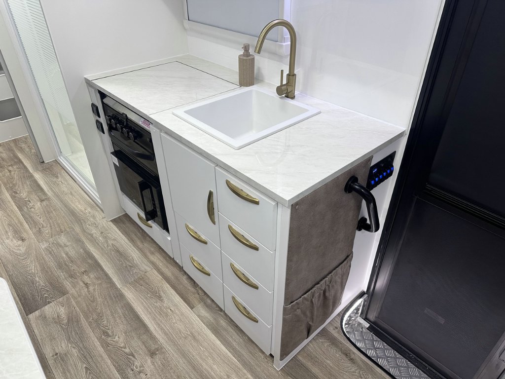 NEW 2026 LEADER CARAVANS GOLD LE CARAVAN 2 AXLE