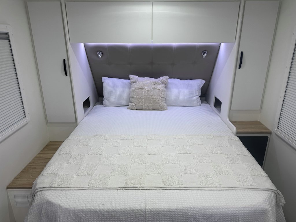 NEW 2026 LEADER CARAVANS GOLD LE DIRT ROADER CARAVAN 2 AXLE