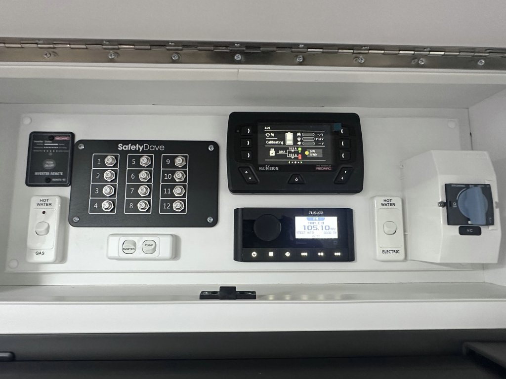 NEW 2026 LEADER CARAVANS GOLD LE DIRT ROADER CARAVAN 2 AXLE