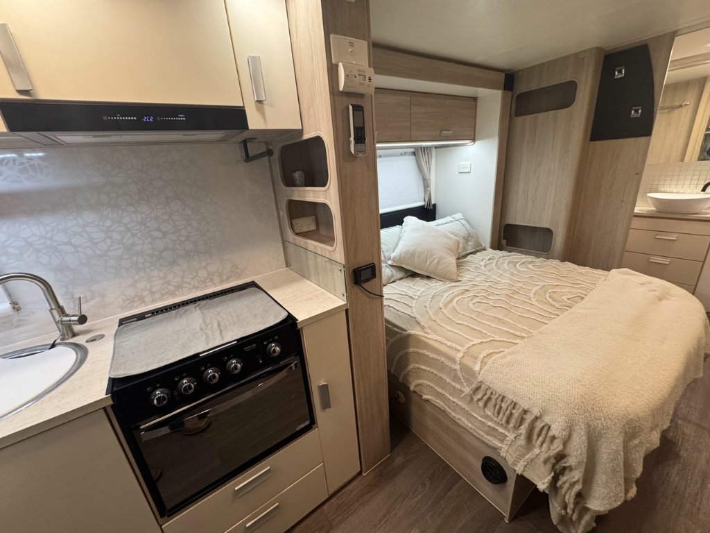 USED 2017 JAYCO STARCRAFT OUTBACK CARAVAN 2 AXLE