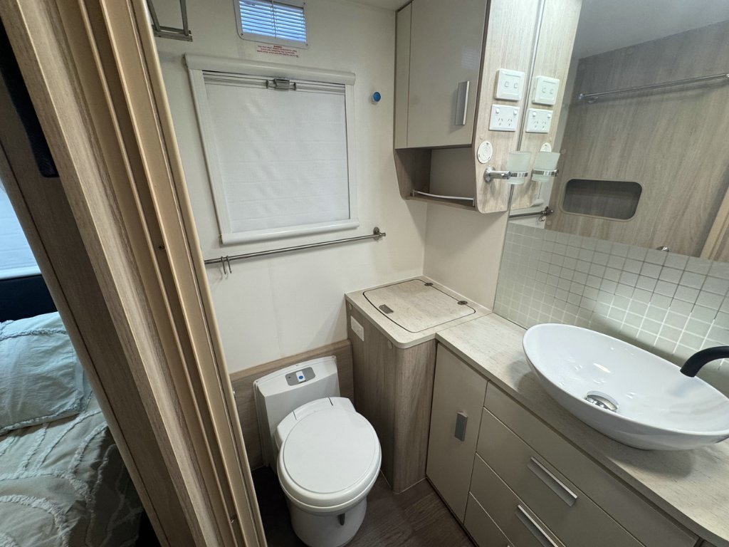 USED 2017 JAYCO STARCRAFT OUTBACK CARAVAN 2 AXLE