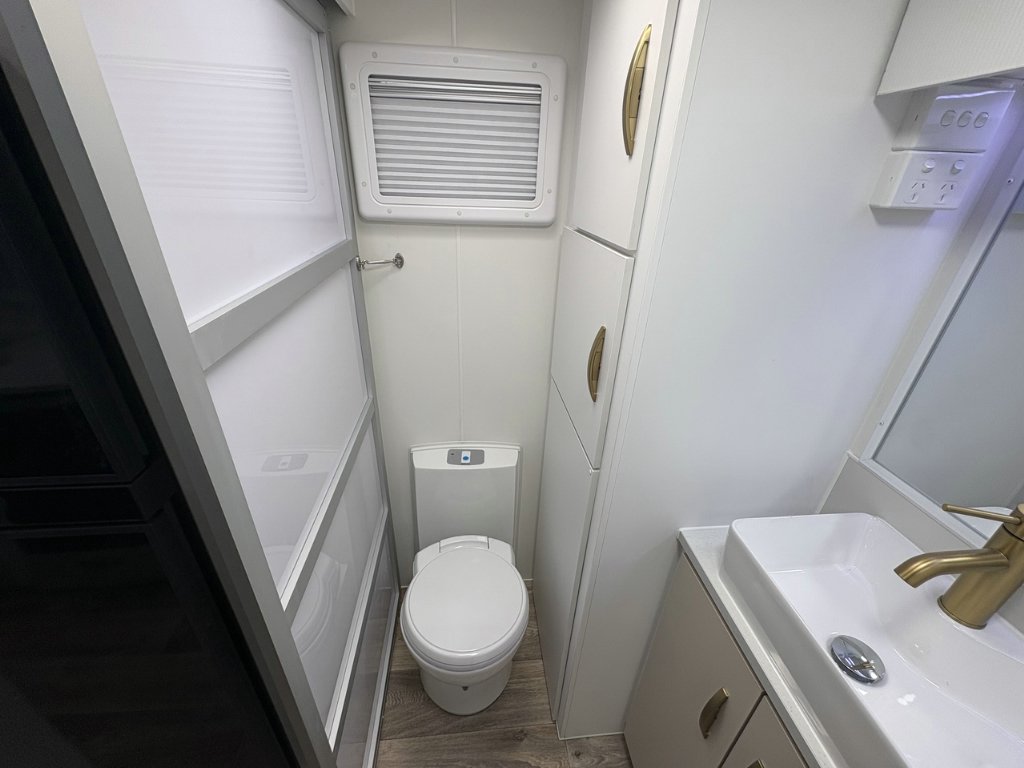 NEW 2026 SUPREME CLASSIC TOURER CARAVAN 2 AXLE