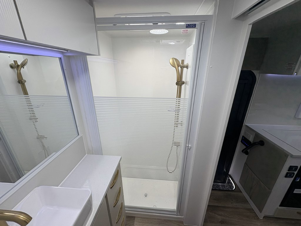 NEW 2026 SUPREME CLASSIC TOURER CARAVAN 2 AXLE