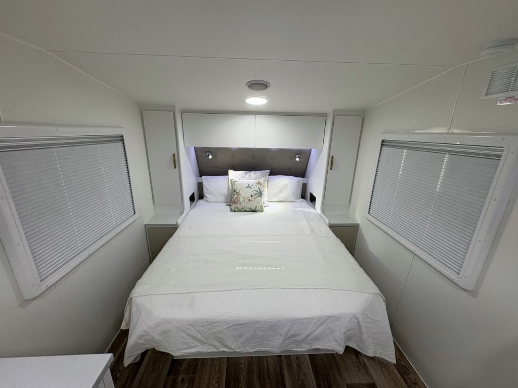 NEW 2026 SUPREME CLASSIC TOURER CARAVAN 2 AXLE
