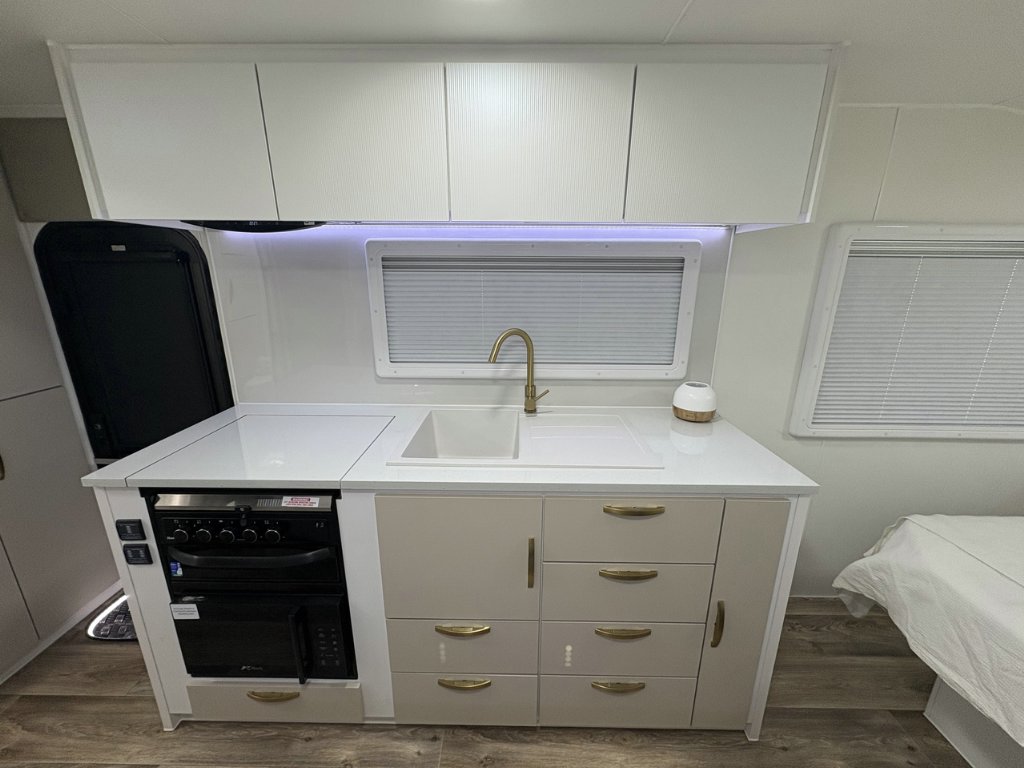 NEW 2026 SUPREME CLASSIC TOURER CARAVAN 2 AXLE