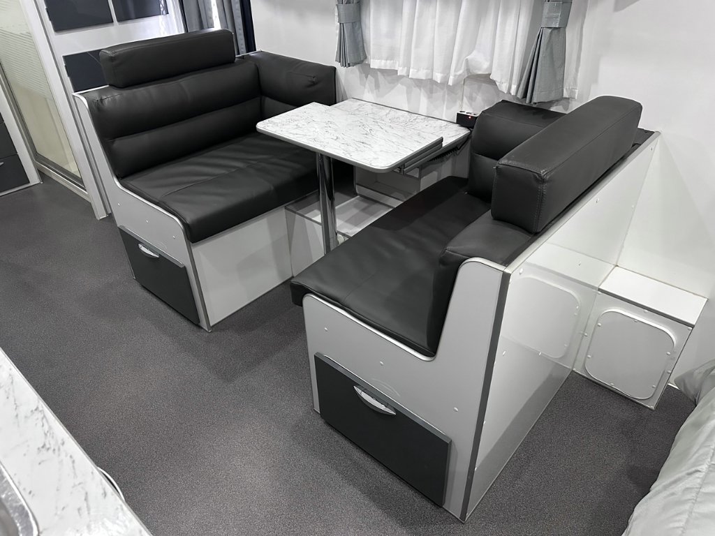 USED 2015 SUPREME EXECUTIVE CARAVAN 2 AXLE