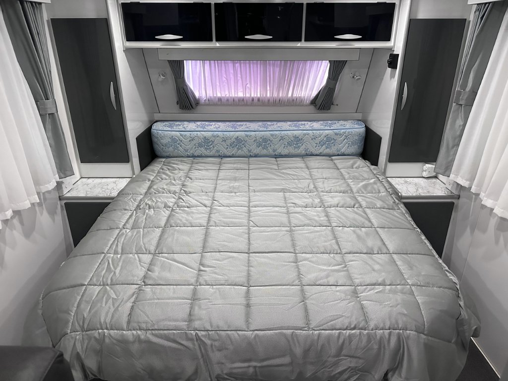 USED 2015 SUPREME EXECUTIVE CARAVAN 2 AXLE