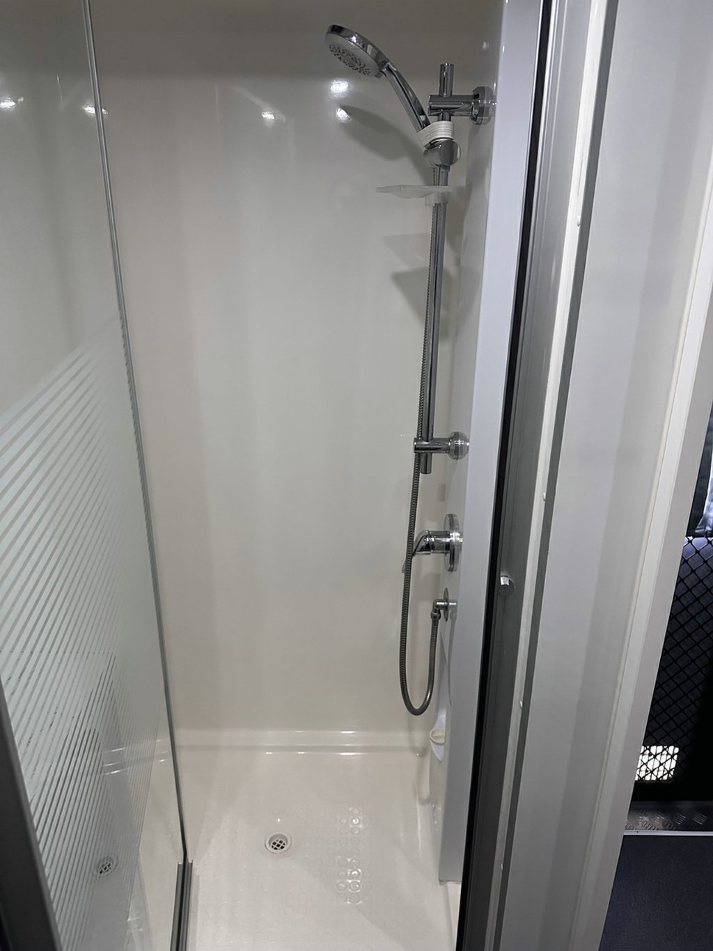 USED 2015 SUPREME EXECUTIVE CARAVAN 2 AXLE