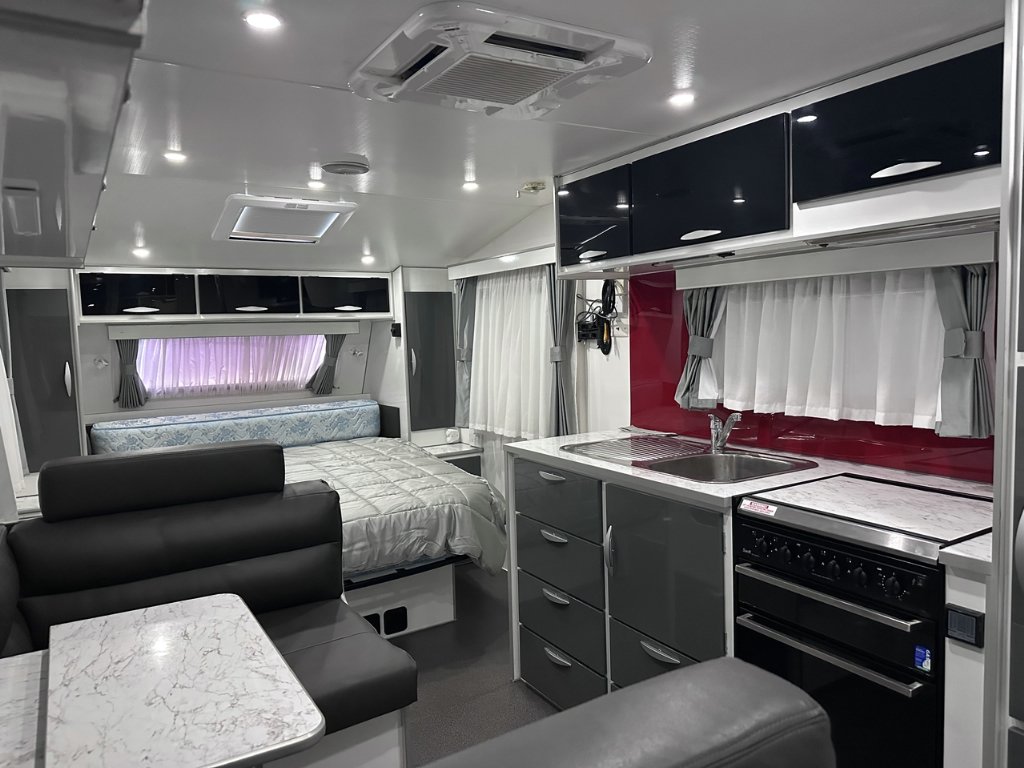 USED 2015 SUPREME EXECUTIVE CARAVAN 2 AXLE