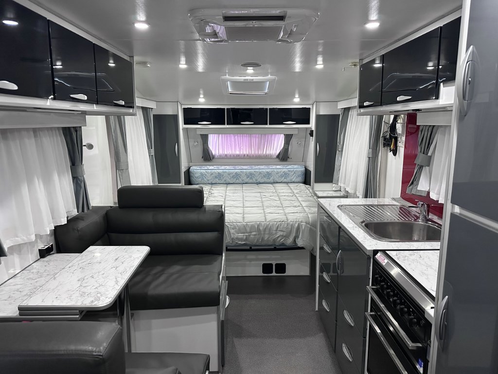 USED 2015 SUPREME EXECUTIVE CARAVAN 2 AXLE