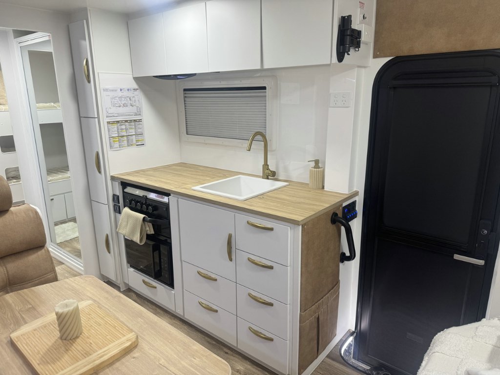 NEW 2026 LEADER CARAVANS GOLD LE CARAVAN 2 AXLE
