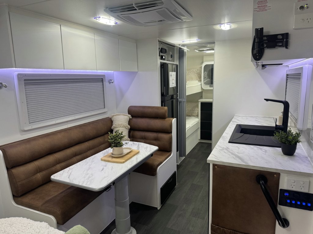 NEW 2026 LEADER CARAVANS GOLD LE DIRT ROADER CARAVAN 2 AXLE